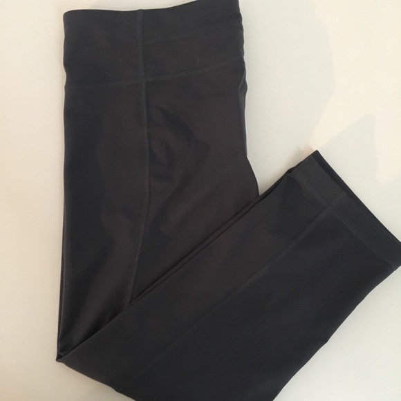 UNDER ARMOUR CAPRI LEGGINGS - Picture 2 of 4